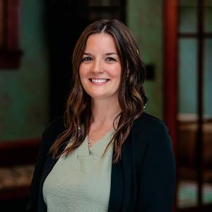 Photo of Hillary Sawyer